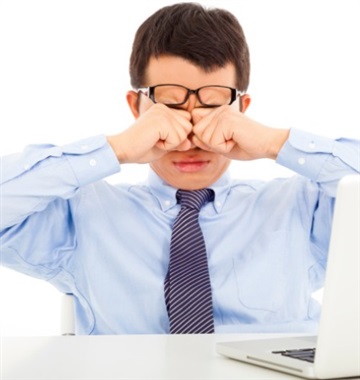 هنگام کار با موبایل و رایانه مراقب خشکی چشم باشید