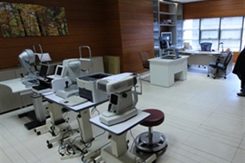 کلینیک کم بینایی low vision
