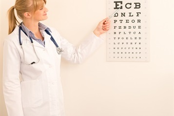 معاینات بیماران کم بینا